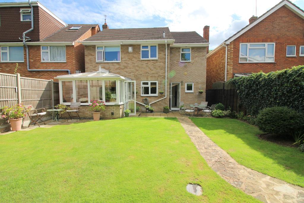 4 Bedroom Detached For Sale in Riddy Lane, Luton, Bedfordshire, LU3 2AG