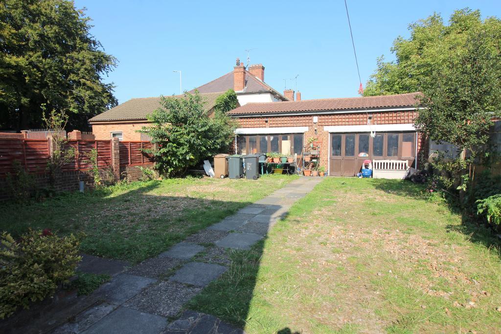 5 Bedroom SemiDetached For Sale in Leagrave Road, Luton, Bedfordshire