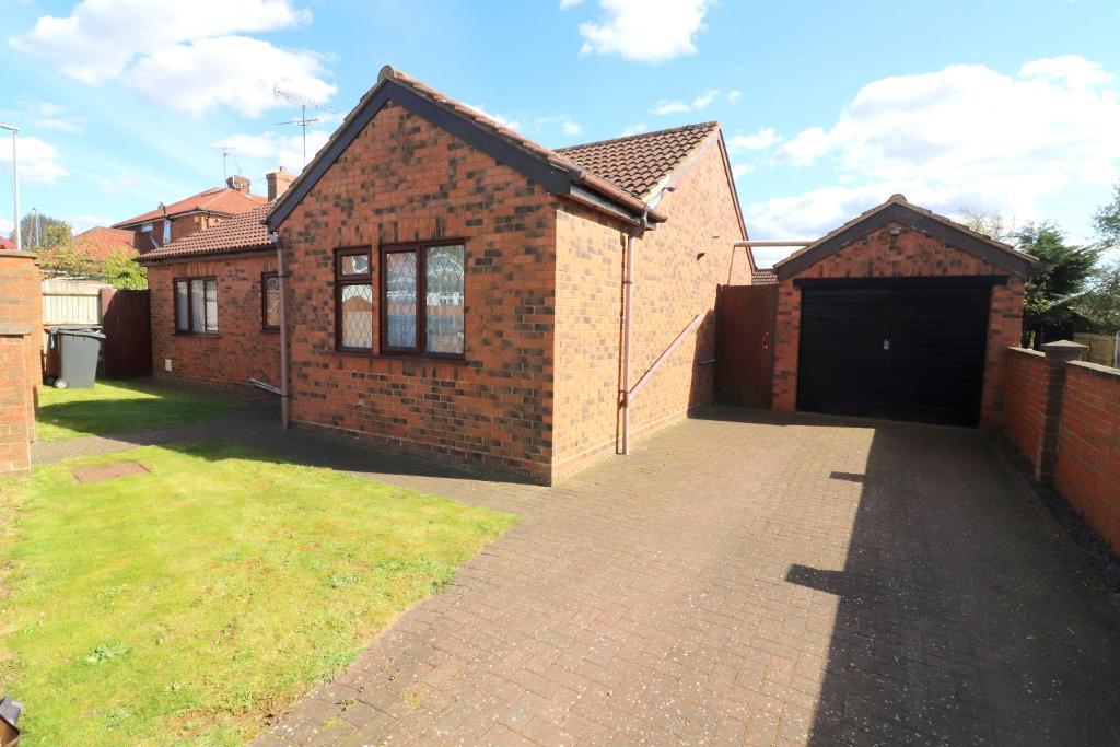 3 Bedroom Bungalow For Sale in Hawthorn Avenue, Luton, Bedfordshire, LU2 8AN Property Sales in