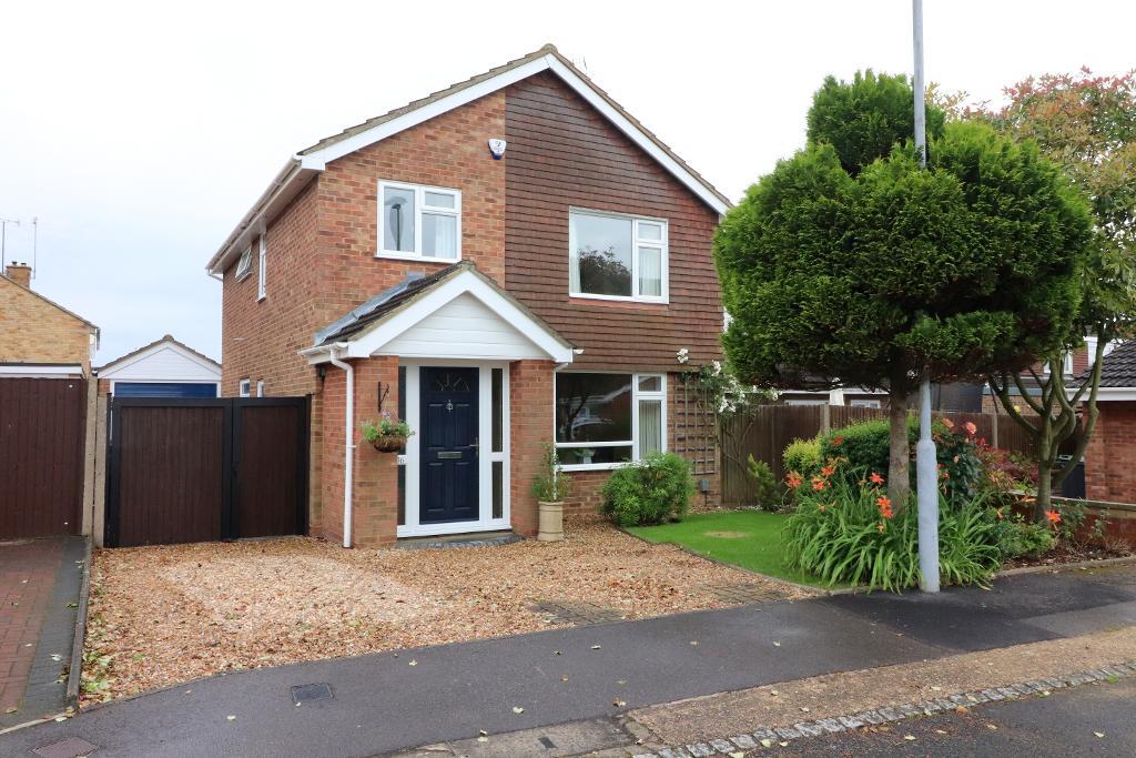 4 Bedroom Detached For Sale in Turnpike Drive, Luton, Bedfordshire, LU3