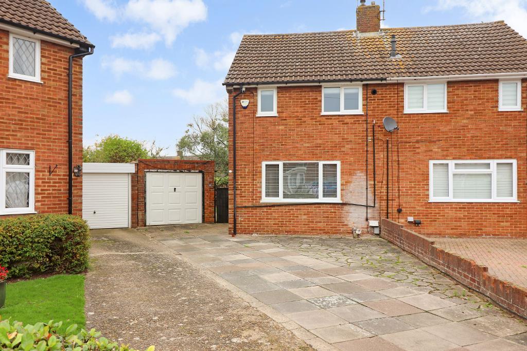 Oakwood Drive, Luton, Bedfordshire, LU3 3BA