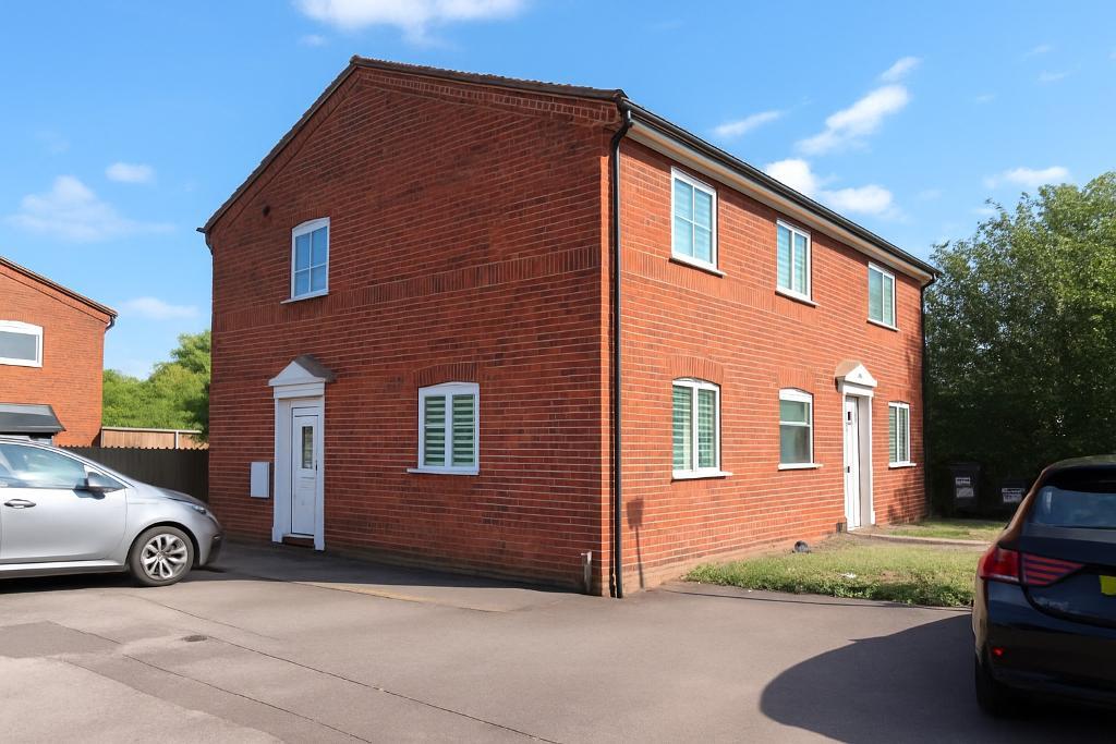 Lindsey Road, Luton, Bedfordshire, LU2 9SR