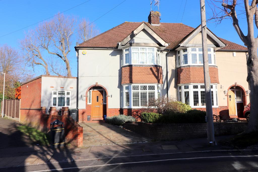 Elmwood Crescent, Luton, Bedfordshire, LU2 7HY