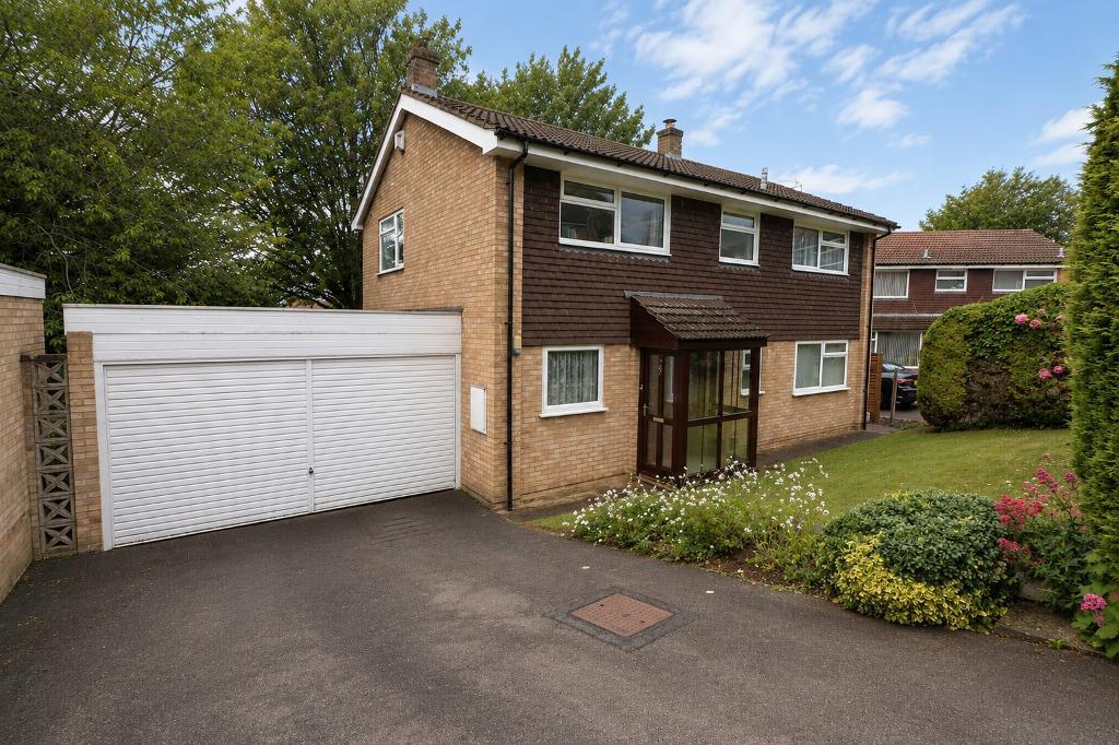 Chartwell Drive, Luton, Bedfordshire, LU2 7JD