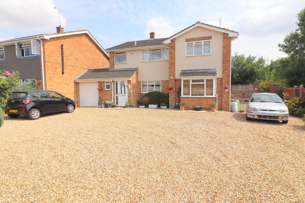 Redgrave Gardens, Luton, Bedfordshire, LU3 3QL