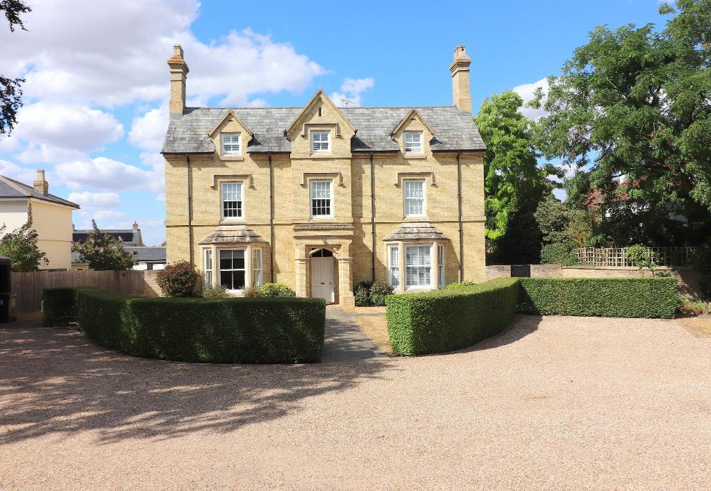 Ampthill Road, Silsoe, Bedfordshire, MK45 4DX